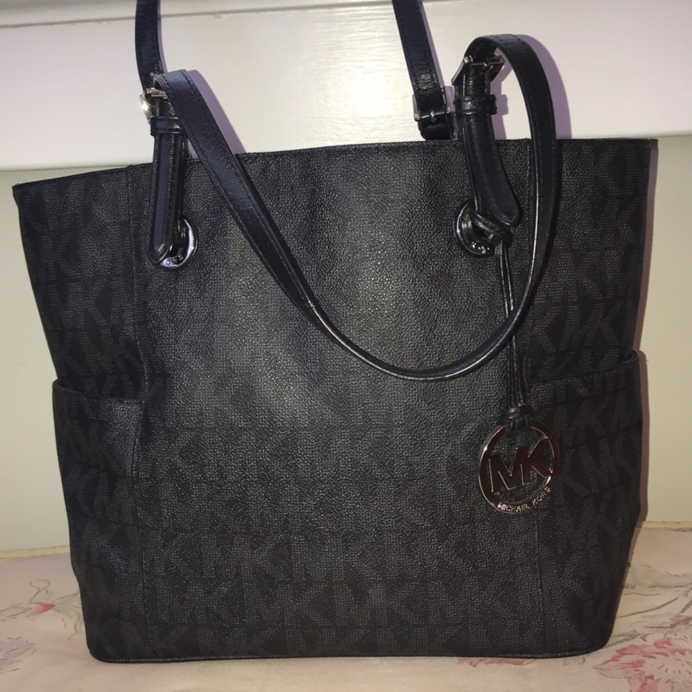 Michael Kors Jet Set Signature Tote